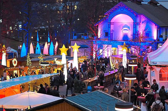 Bad Wildbader Weihnachtsmarkt bietet am Wochenende eine stimmungsvolle Atmosphäre im Kurpark